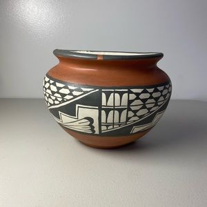 Authentic Signed Pueblo Native American Pottery ‘93
